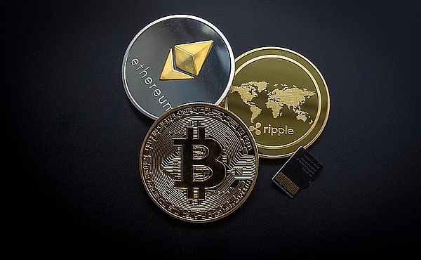 8亿美元灰飞烟灭！比特币上演血腥洗盘，狗狗币能否逆袭成新宠？